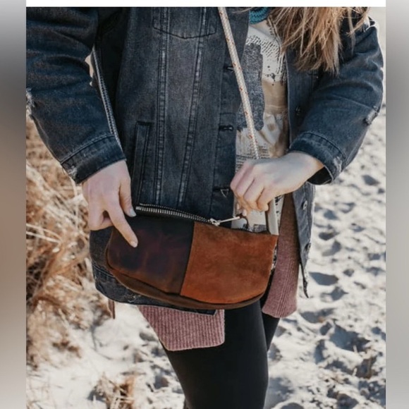 Wildwood Oyster Co. Brown Leather Zip Crossbody & Portland Leather Goods tassel